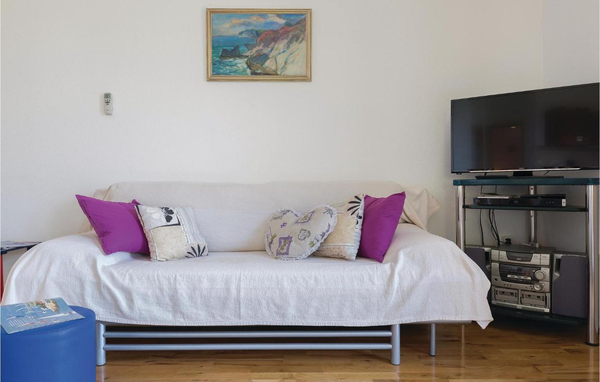 2 Bedroom Awesome Home In Gornje Tucepi Exterior photo