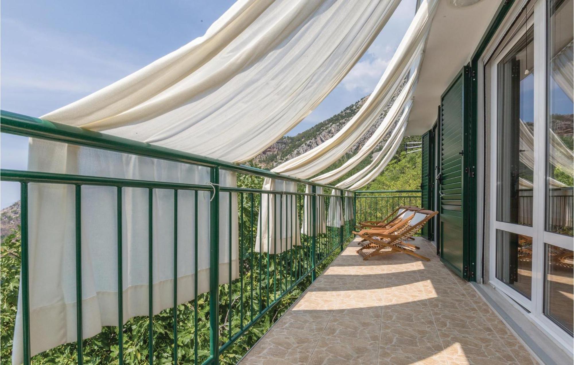 2 Bedroom Awesome Home In Gornje Tucepi Exterior photo